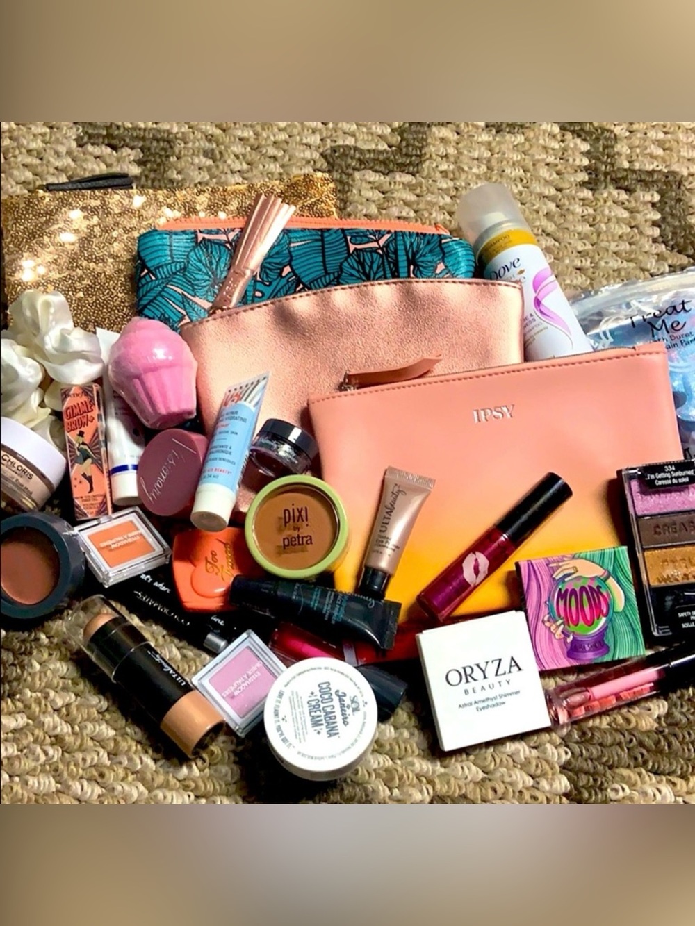 Mini Selfcare bag with Makeup and Skincare - Mixed Lot Bags For Pampering